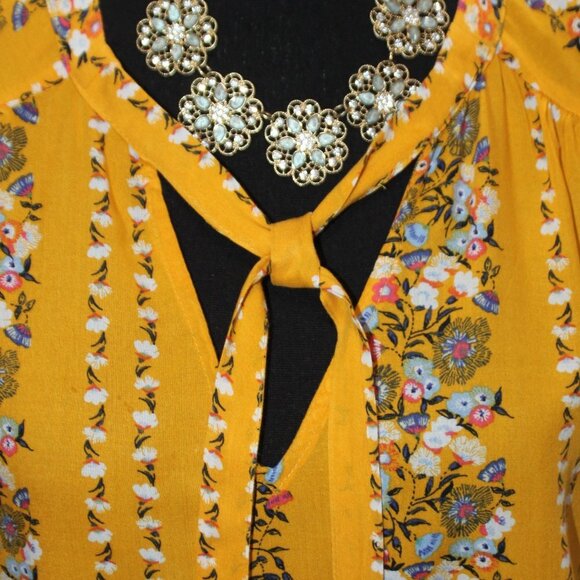 Old Navy Golden Yellow Floral Vertical Stripe Sleeveless Top - Picture 3 of 13